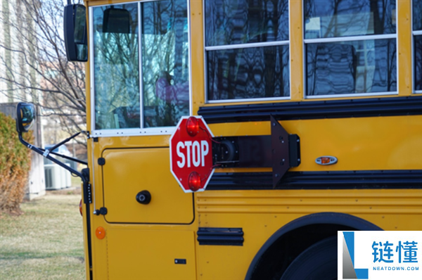 搞不定校车困难,Waymo主动驾驶再次因合法超车被观察