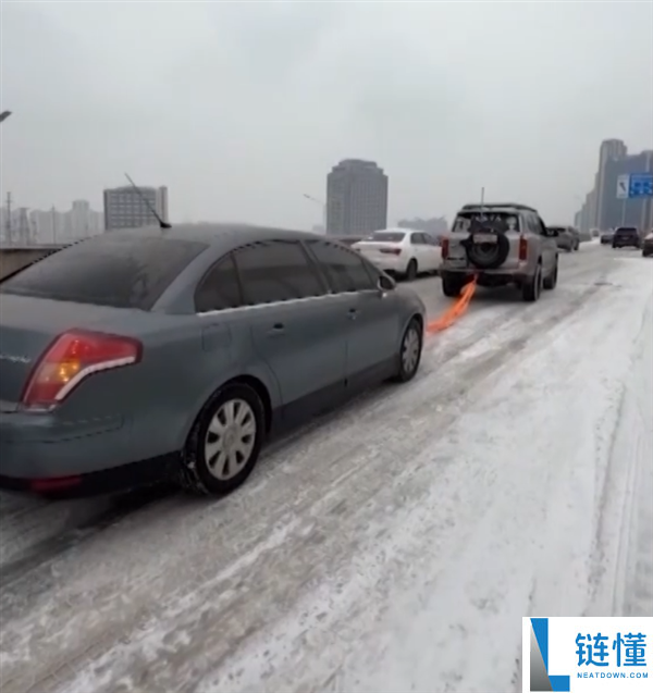 “拖车侠”,央视点赞武汉坦克500车主:暴雪中救济3小时拖出十余辆趴窝车