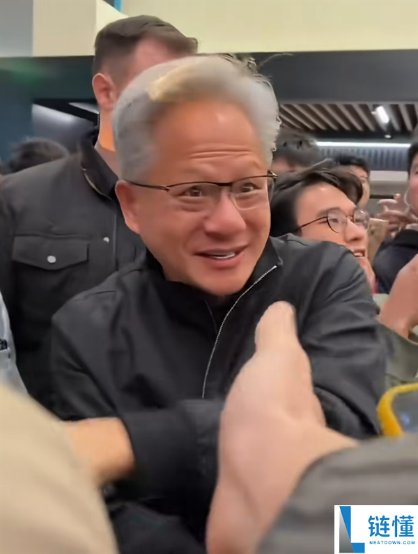 黄仁勋现身上海北京:一路吃、喝、逛、买