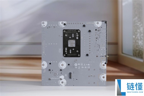 高颜值雪白刀锋,微星MPG B850M EDGE TI MAX WIFI图赏