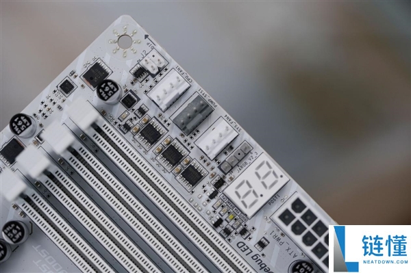 高颜值雪白刀锋,微星MPG B850M EDGE TI MAX WIFI图赏