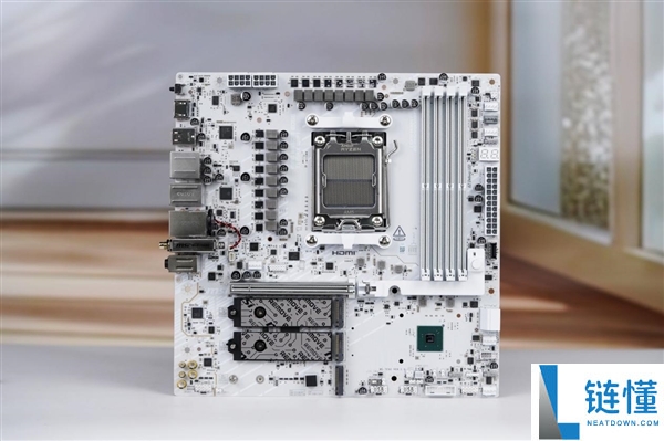 高颜值雪白刀锋,微星MPG B850M EDGE TI MAX WIFI图赏