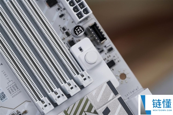 高颜值雪白刀锋,微星MPG B850M EDGE TI MAX WIFI图赏