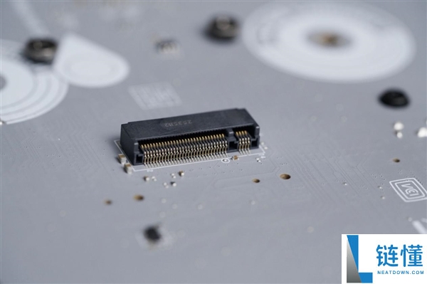 高颜值雪白刀锋,微星MPG B850M EDGE TI MAX WIFI图赏