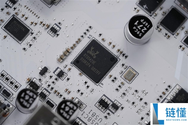 高颜值雪白刀锋,微星MPG B850M EDGE TI MAX WIFI图赏