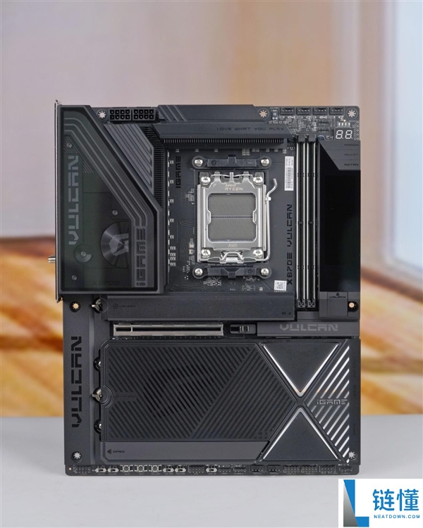 刷新超频记载,七彩虹iGame X870E Vulcan OC V14图赏