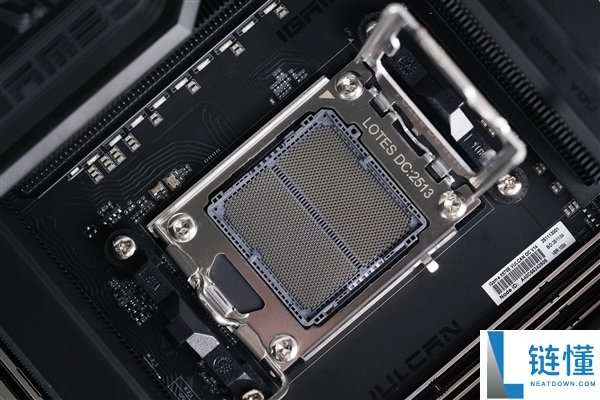 刷新超频记载,七彩虹iGame X870E Vulcan OC V14图赏