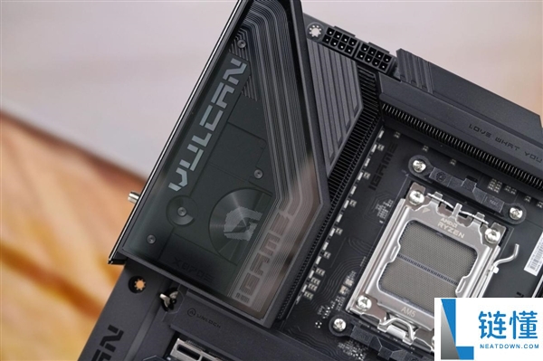 刷新超频记载,七彩虹iGame X870E Vulcan OC V14图赏