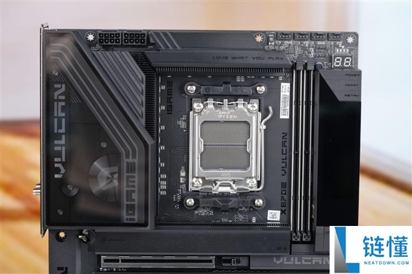 刷新超频记载,七彩虹iGame X870E Vulcan OC V14图赏