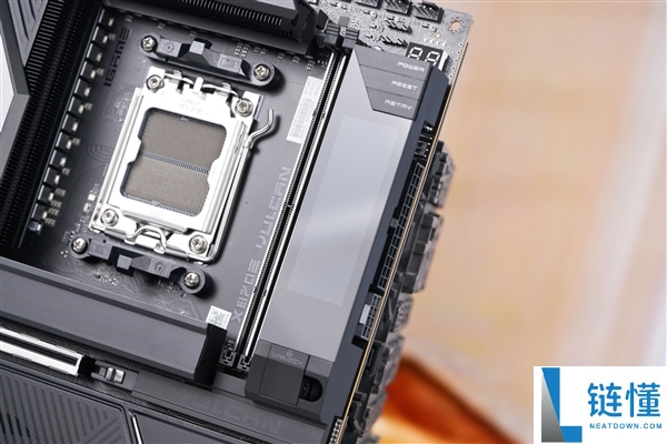 刷新超频记载,七彩虹iGame X870E Vulcan OC V14图赏