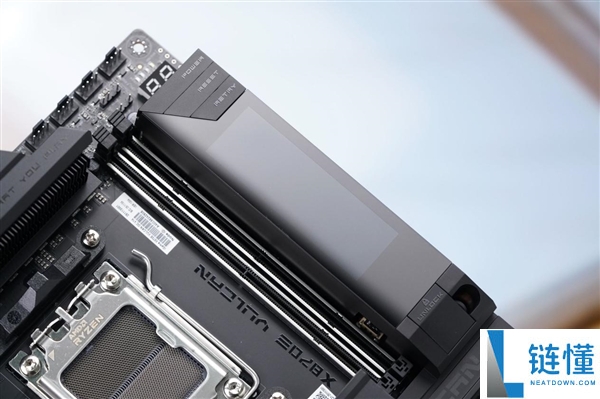 刷新超频记载,七彩虹iGame X870E Vulcan OC V14图赏