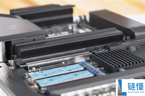 刷新超频记载,七彩虹iGame X870E Vulcan OC V14图赏