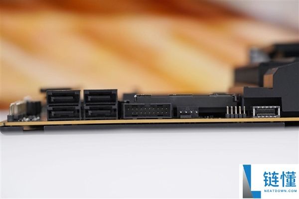 刷新超频记载,七彩虹iGame X870E Vulcan OC V14图赏