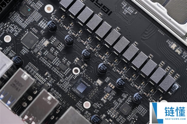 刷新超频记载,七彩虹iGame X870E Vulcan OC V14图赏