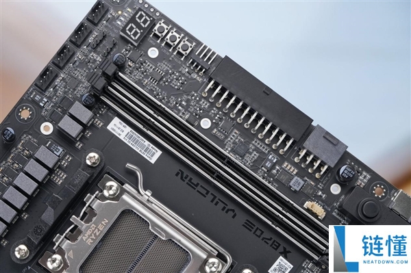 刷新超频记载,七彩虹iGame X870E Vulcan OC V14图赏