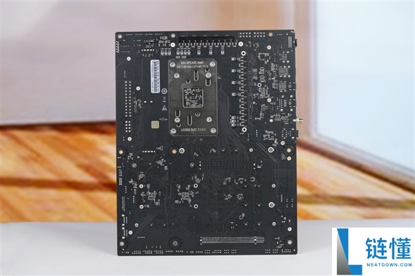 刷新超频记载,七彩虹iGame X870E Vulcan OC V14图赏