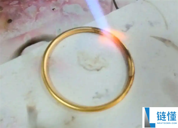 价值43.5万元,韩国一网友不测捡到375克金手镯引热议：无人认领拾者能合法具有