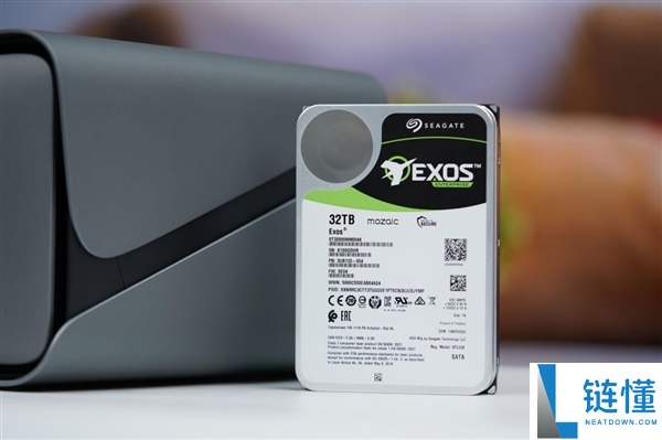 终究辞别SMR叠瓦盘,希捷银河Exos 32TB硬盘图赏