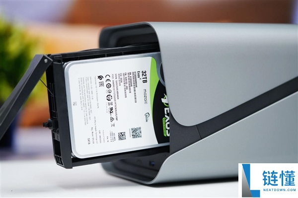 终究辞别SMR叠瓦盘,希捷银河Exos 32TB硬盘图赏