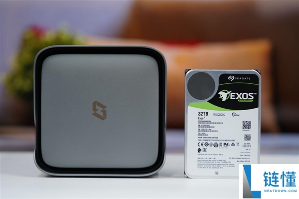 终究辞别SMR叠瓦盘,希捷银河Exos 32TB硬盘图赏