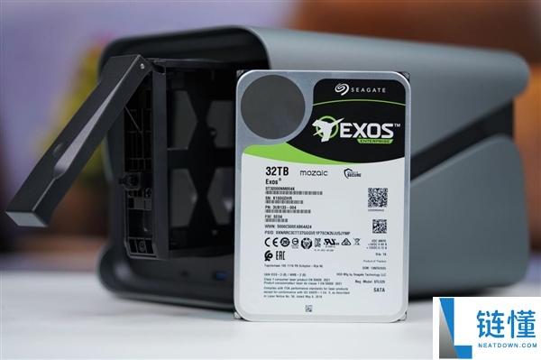 终究辞别SMR叠瓦盘,希捷银河Exos 32TB硬盘图赏