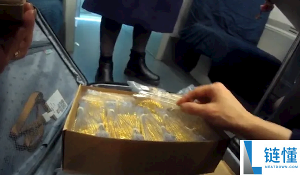 12千克黄金落在高铁上 价值上千万 列车长：任务20多年捡的最贵的