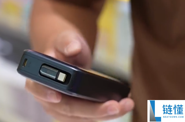 可长途节制手机,最新圈套盯上充电宝:植入病毒芯片后密码全被盗取