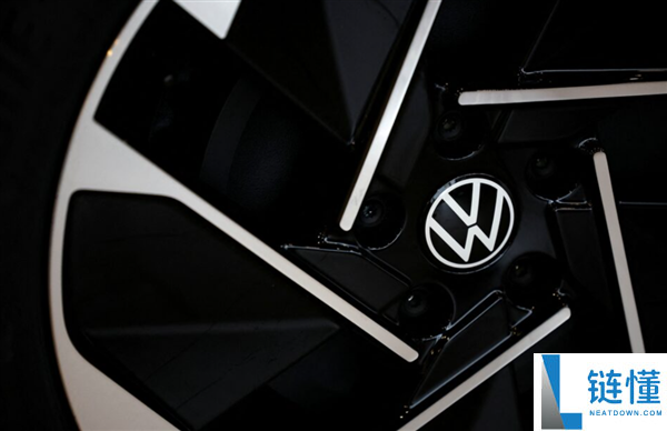 群众为了降本有多拼：撸掉三分之一高管,