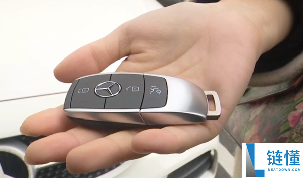 男子退大衣误寄走疾驰钥匙,重配要花6000元