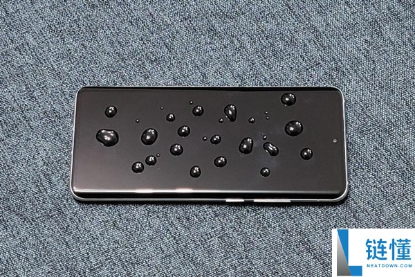 揭秘什么手机膜用久了 点几下就脏