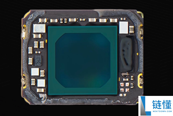 苹果仍然引领行业,iPhone 17首发方形前摄:华为、OPPO已最先索求