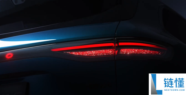 问界56789凑齐,余承东发布问界M6实车：大灯灿烂如钻石