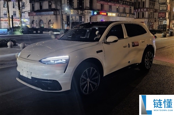 全新问界M6实车首曝 这才是年青人的鸿蒙智行“真香车”