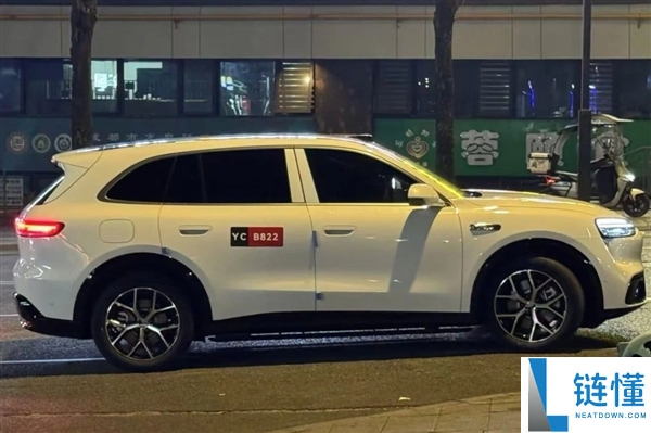 全新问界M6实车首曝 这才是年青人的鸿蒙智行“真香车”