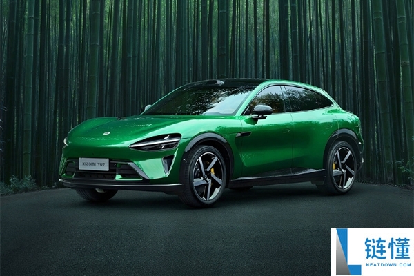 雷军介绍小米车身改变刚度实验台：把车身拧毛巾一样改变形变