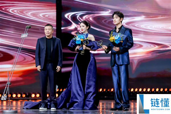 微博之夜主办方再次就坐位争议抱歉：任务人员操纵失误 杨幂及团队未介入干涉