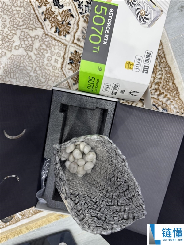 又有人上当,网购RTX 5070 Ti显卡：收到却是一箱鹅卵石