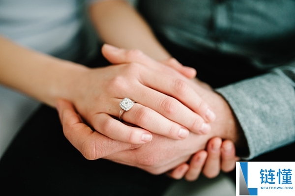 高速上一辆孤苦婚车激发关注：效果全网都在祝李婷新婚高兴