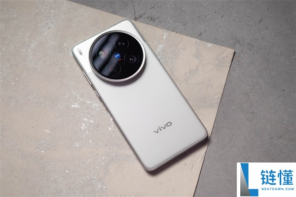 蓝厂首款Max旗舰来了,vivo X300 Max入网