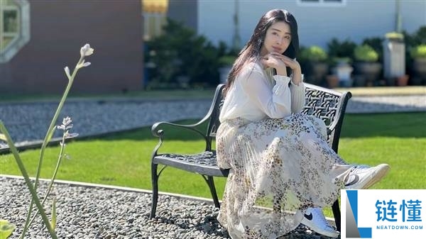 59岁王祖贤晒素颜生日照 人人良久不见：网友热议气质优雅仍少女感满满