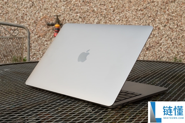 全新MacBook来了：苹果把iPhone芯片塞进条记本里 性价比暴增