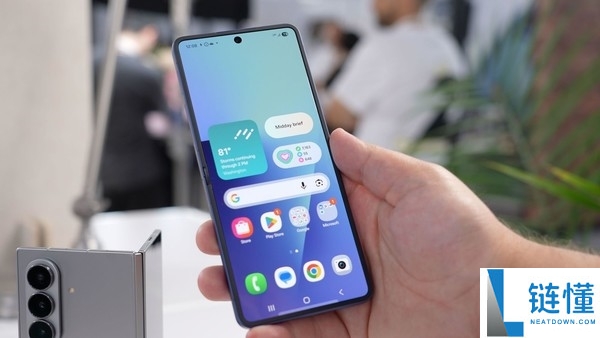苹果翻盖式折叠屏iPhone暴光：竖折叠新形状正在路上