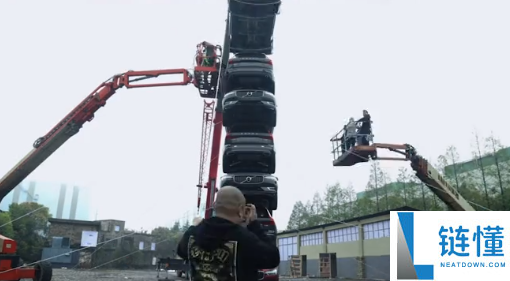 硬刚6.5吨冰壶一连撞击,沃尔沃总裁时隔5年再应战极寒碰撞