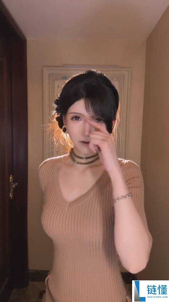 抖音第一蒂法素颜暴光,网友：老天爷赏饭吃