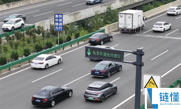 春节假期返程堵车,部份路段高速应急车道可一时借用