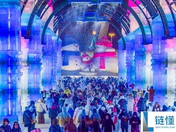 哈尔滨冰雪大世界因气温降低提早闭园：给旅客退票后 许诺下届收费看
