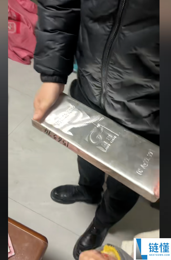 全网最贵压岁钱,山东一舅舅送5岁外甥女30斤银砖  家长不敢收第二天清偿