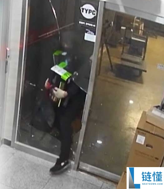 小偷破门而入电脑店偷走三张显卡：价值近10万元,