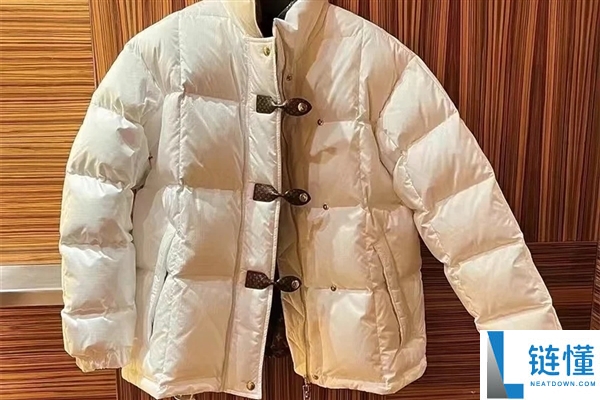 洗衣机甩干羽绒服竟会爆炸：教你准确操纵不翻车