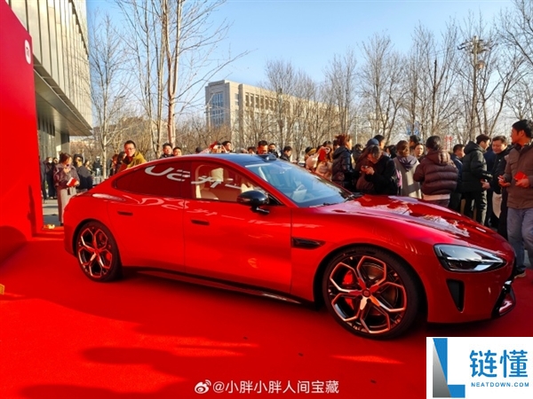 雷军发布小米新一代SU7新色彩：颜值再晋级 寄意新年好彩头